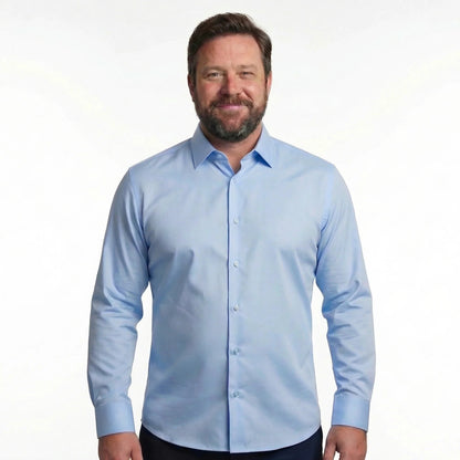 Halvern Glatt light-blue wrinkle-free shirt on model